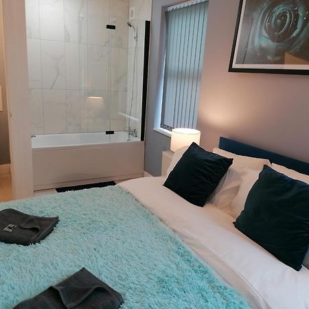 Blok 3 -Jacuzzi Suites, Apartment & Ensuite Rooms ブラックプール エクステリア 写真