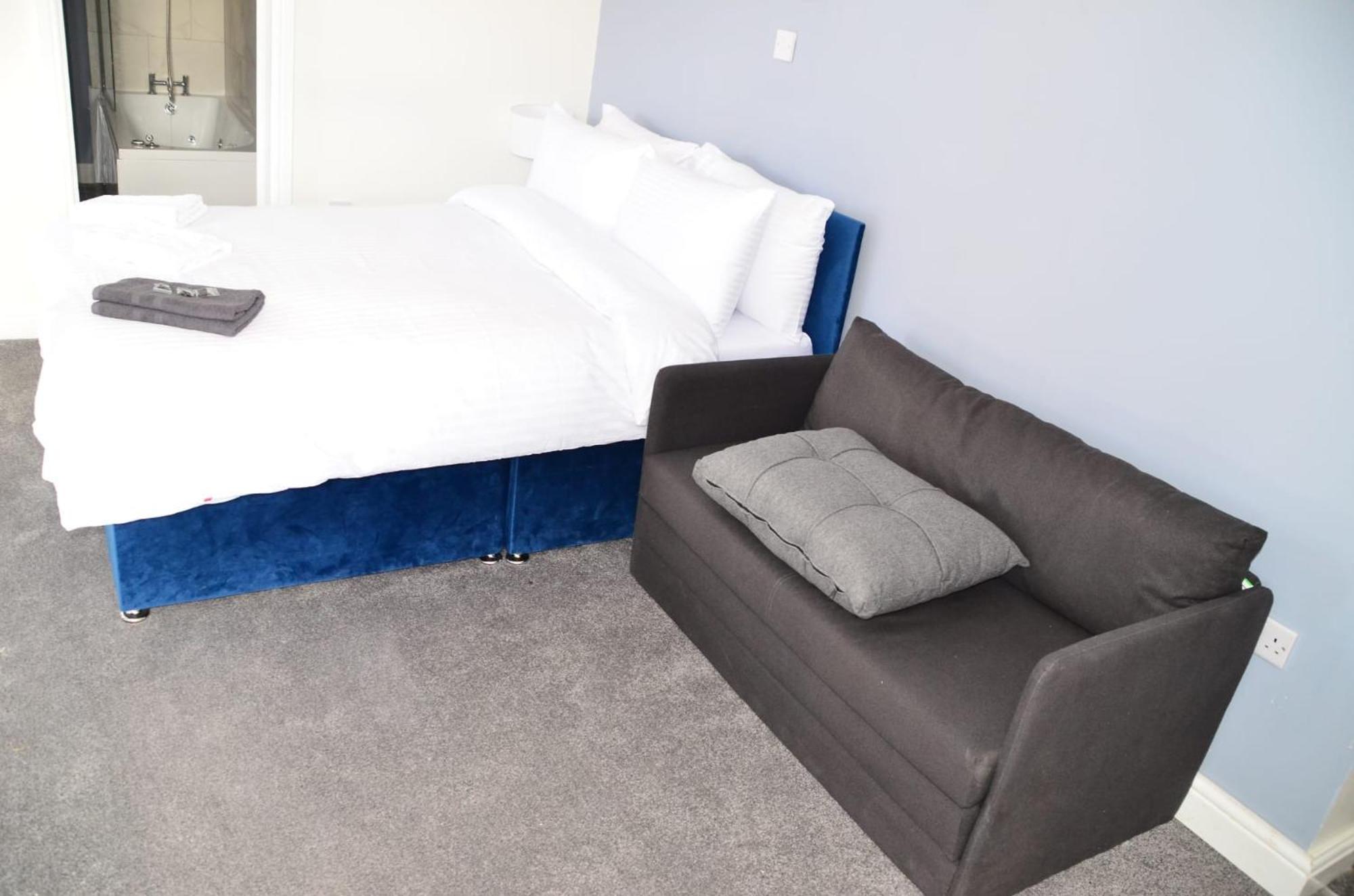 Blok 3 -Jacuzzi Suites, Apartment & Ensuite Rooms ブラックプール エクステリア 写真