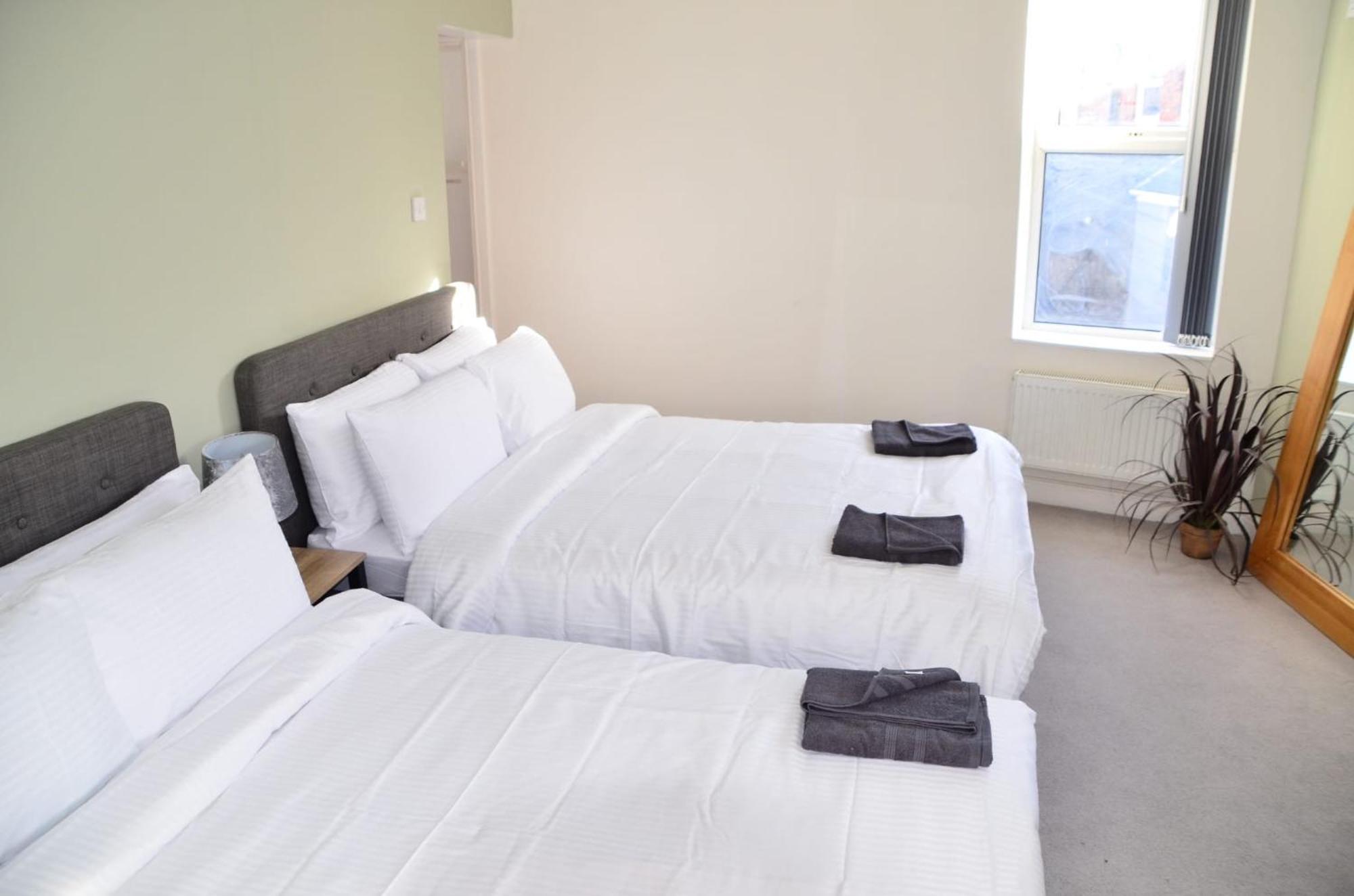 Blok 3 -Jacuzzi Suites, Apartment & Ensuite Rooms ブラックプール エクステリア 写真