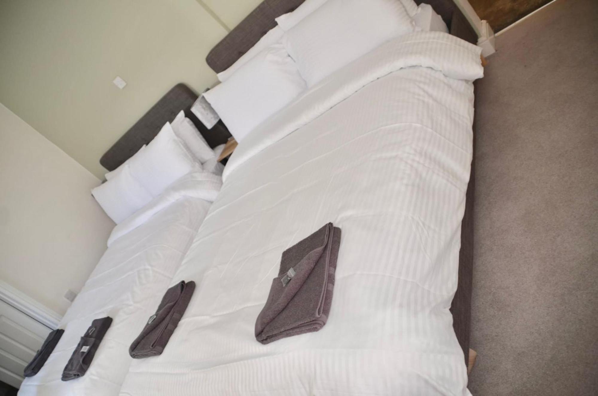 Blok 3 -Jacuzzi Suites, Apartment & Ensuite Rooms ブラックプール エクステリア 写真