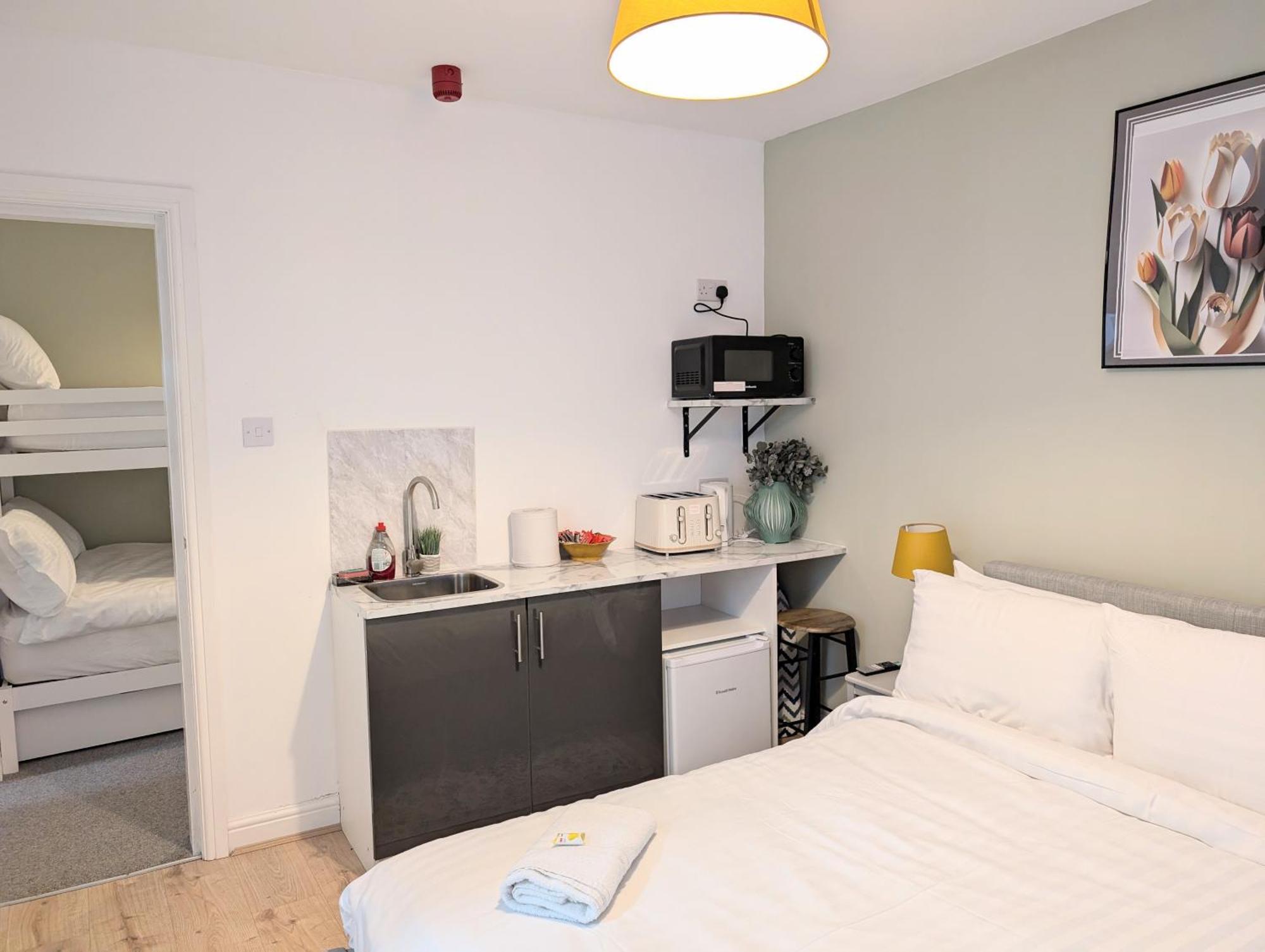 Blok 3 -Jacuzzi Suites, Apartment & Ensuite Rooms ブラックプール エクステリア 写真