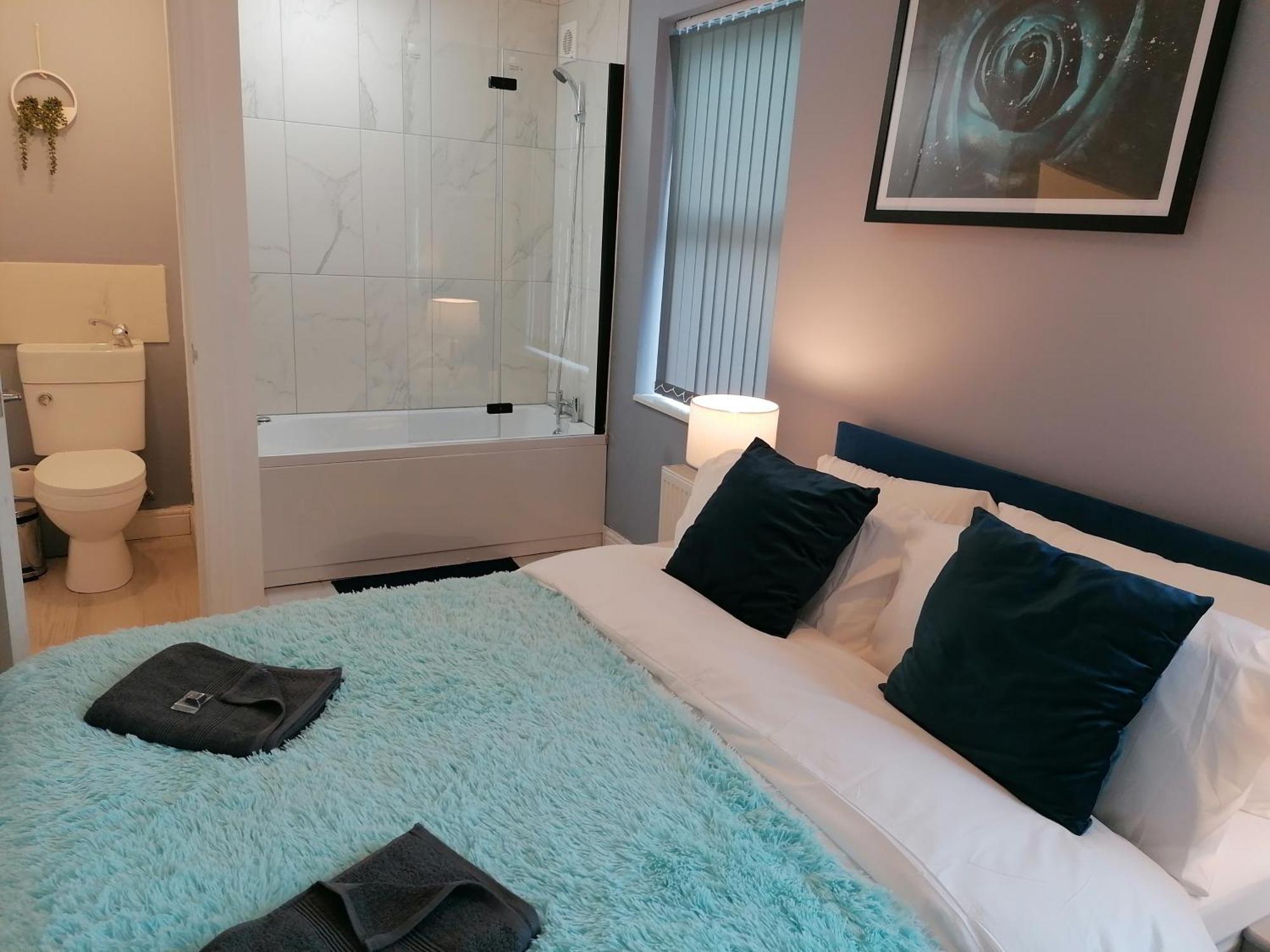 Blok 3 -Jacuzzi Suites, Apartment & Ensuite Rooms ブラックプール エクステリア 写真