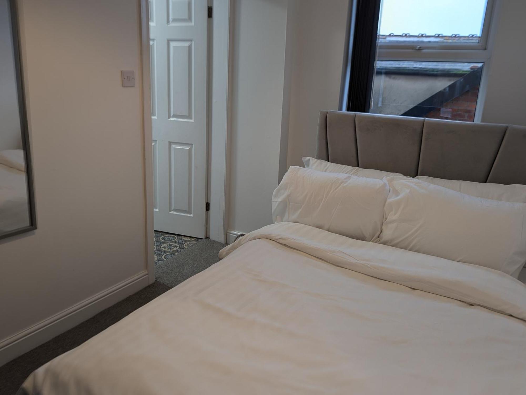 Blok 3 -Jacuzzi Suites, Apartment & Ensuite Rooms ブラックプール エクステリア 写真