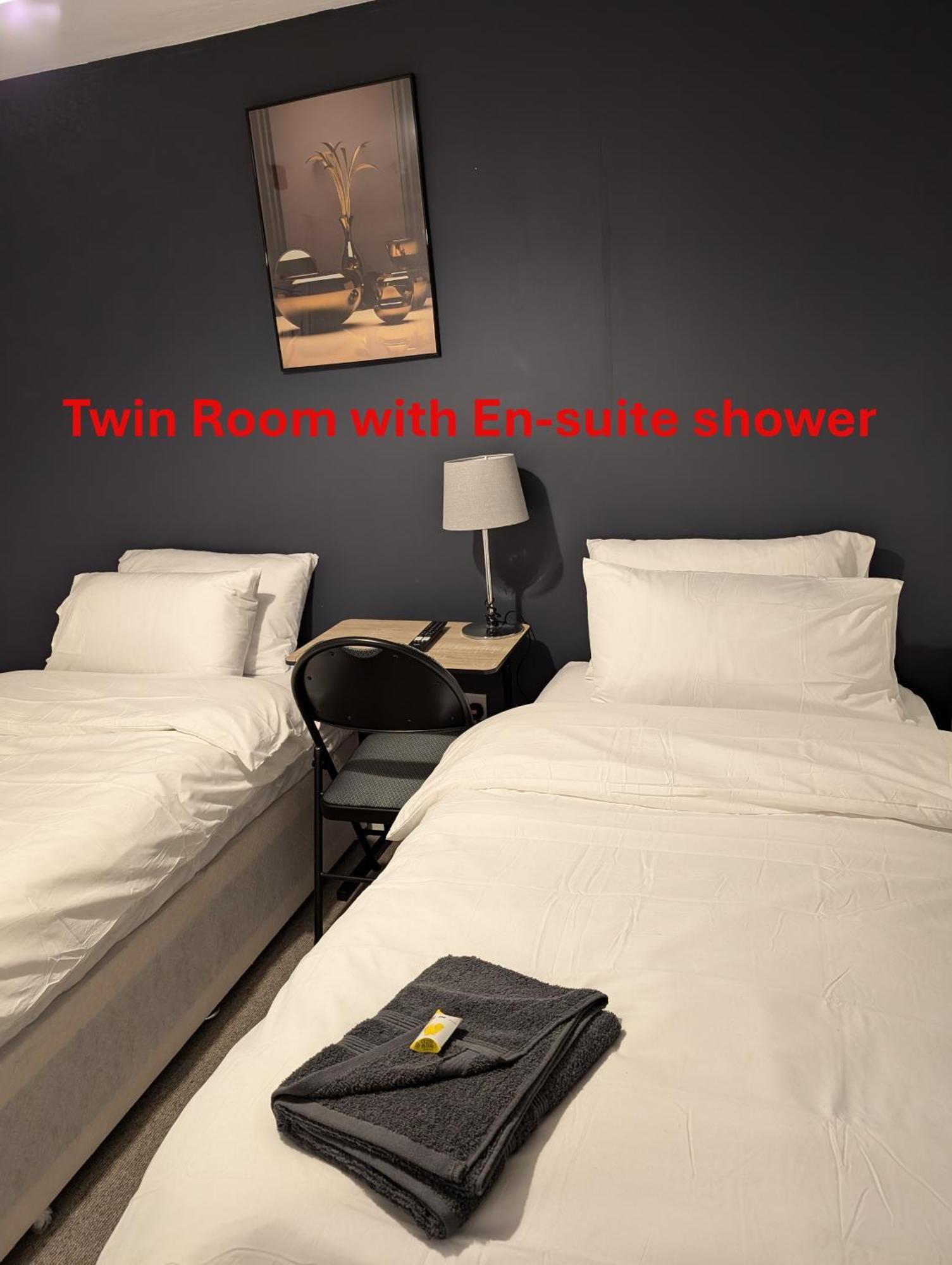 Blok 3 -Jacuzzi Suites, Apartment & Ensuite Rooms ブラックプール エクステリア 写真
